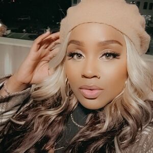 FOLLOW ME ON INSTAGRAM @DOSSAHONEY